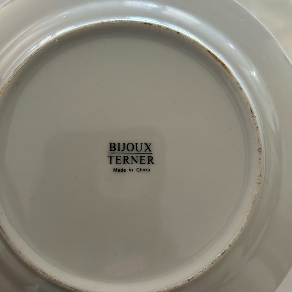 Bijoux Turner Home gold appetizer or dessert plates. New set of 4 - Picture 5 of 6